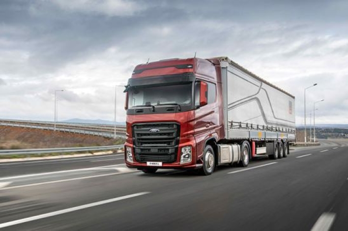 Transportes publica la referencia oficial de aumento de precio de transporte por las 44 toneladas