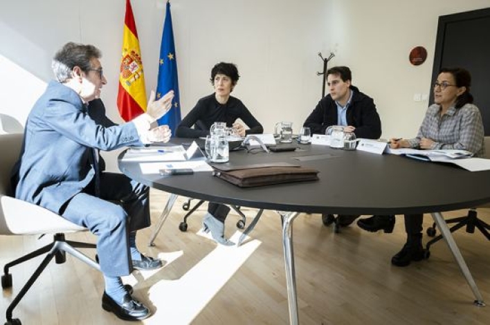 La CETM defiende ante la ministra de Inclusión la regularización de extranjeros para el transporte