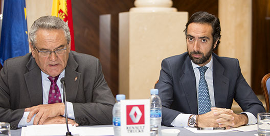 Ovidio de la Roza, presidente de CONETRANS y Joaquín del Moral, director general de Transporte Terrestre, del Ministerio de Fomento