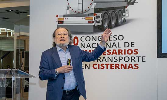 catedrático emérito de Estructura Económica por la Universidad Ramón Llull, Santiago Niño Becerra