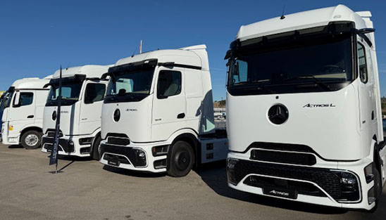Aniversario Mercedes-Benz Truckss Exposición de camiones Mercedes-Benz en el Jarama