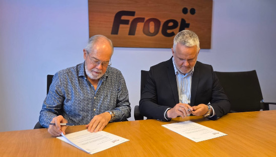 Firma del convenio entre FROET y URAC Foto Froet TP2