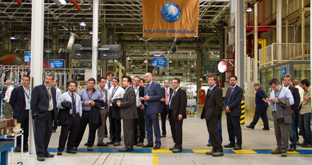 Empresarios argentinos visitan la factoría de Iveco en Valladolid