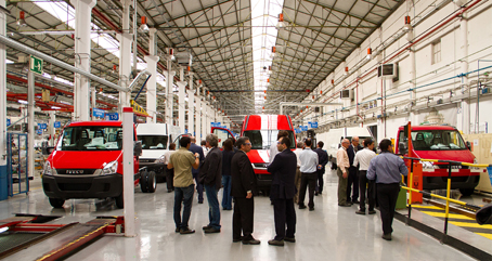 Empresarios argentinos visitan la factoría de Iveco en Valladolid