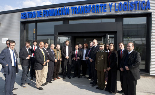 El Ministro de Transportes y Telecomunicaciones de Chile, Pedro Pablo Errázuriz visitando el centro de formación Cetm-Ceftral