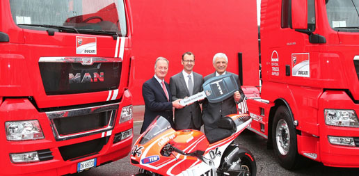 Entrega de los camiones a Ducati