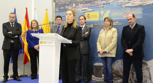 Ana Pastor inaugurando las nuevas instalaciones del puerto de Vilagarcía 