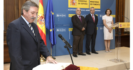 Francisco Espinosa toma posesión como director general de Transporte Terrestre