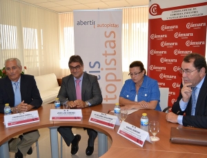 Josep Lluís Giménez y representantes del transporte de la Comunidad Valenciana