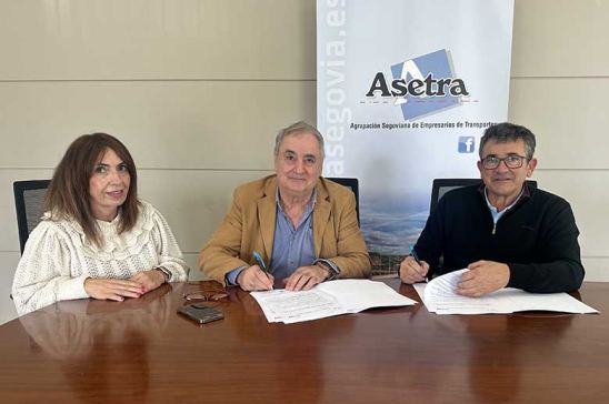 Firma convenio Asetra Plus 42