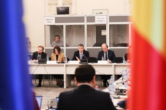 Comisario de Transportes en reunión