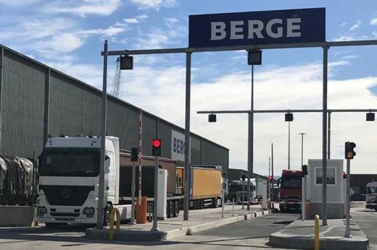 Camión en instalaciones Bergé
