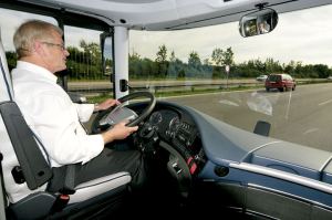 Conductor en el interior del camión