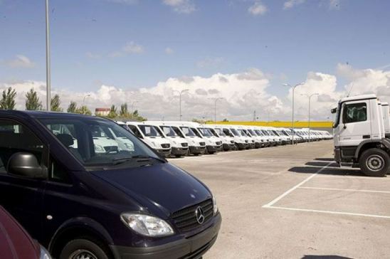 Campa con vehículos comerciales