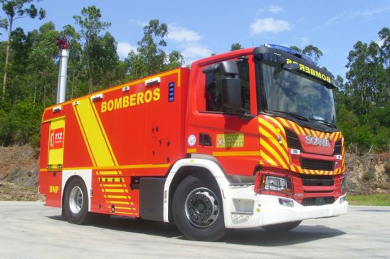 Camión de bomberos sobre chasis Scania