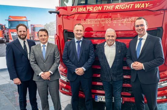 Révész Group recibe en Hungría su camión DAF número 1500
