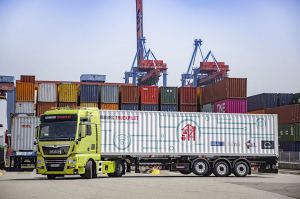 Camión MAN en la terminal de contenedores de Hamburgo