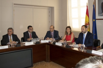Reunión entre el ministro de Fomento, José Luis Ábalos y el Comité Nacional del Transporte por Carretera (CNTC)