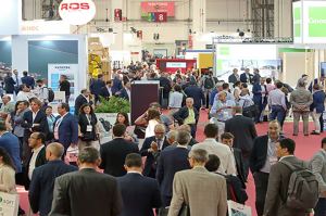 Asistentes a la feria SIL 2019 en Barcelona