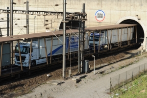 Camiones utilizando el Eurotunnel a su entrada en el Reino Unido