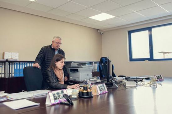 Departamento administrativo de una empresa de transporte de mercancías por carretera