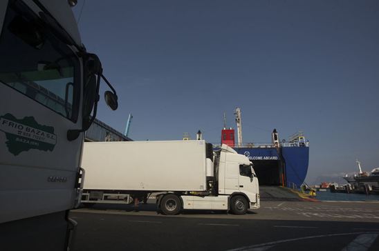 Camión frigorifico en el Puerto de Algeciras