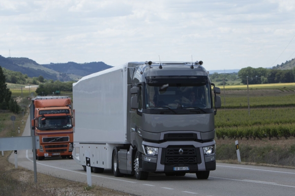 Camiones en carretera 