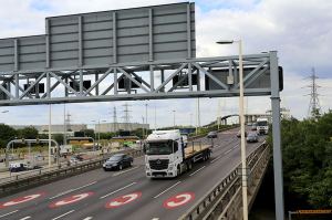 Camiones a su paso por autopista europea