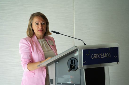 Monica de la Cruz, Crecemos