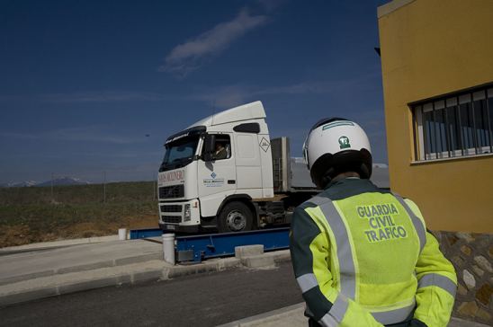 Inspección en carretera a un camión