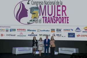 Mesa &quot;Al frente del motor&quot; del Congreso Nacional de la Mujer en el Transporte