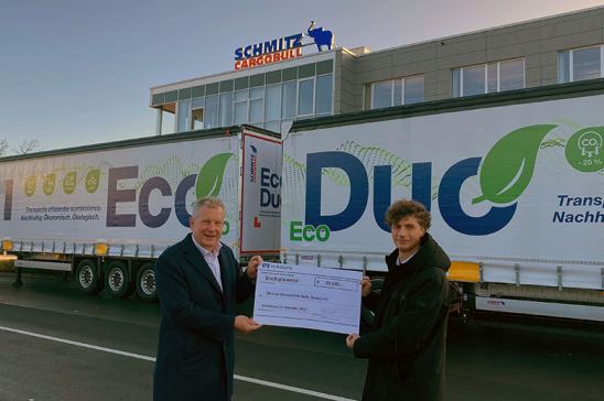 Entrega del cheque de Schmitz Cargobull a Ucrania