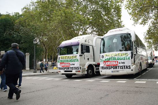 Marcha lenta de camiones por el centro de Madrid