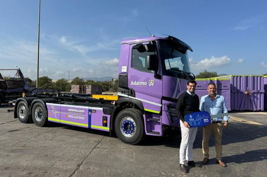 Entrega del camión eléctrico de Renault Trucks a Adalmo