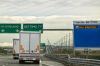 Autopista italiana con camiones