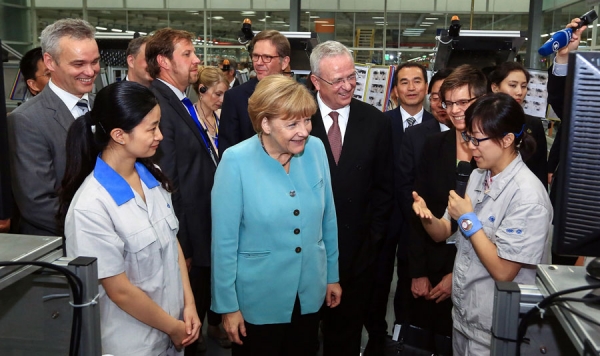 Angela Merkel en la firma del acuerdo