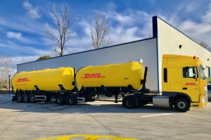 Megacamión de DHL y el Grupo Siro