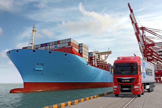 Camión en terminal marítima