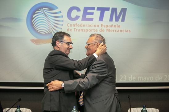 Ovidio de la Roza felicita a Carmelo González
