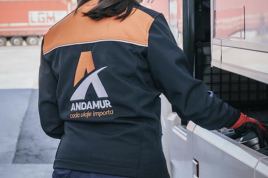 Andamur muestra su compromiso con la igualdad en el sector del transporte