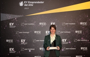 Mónica Martínez con el premio a la innovación