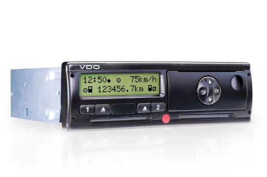 AUMOVIO celebra 20 años del tacógrafo digital