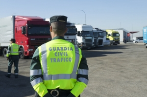 Agrupación de Tráfico de la Guardia Civil en campaña de control a camiones y furgonetas