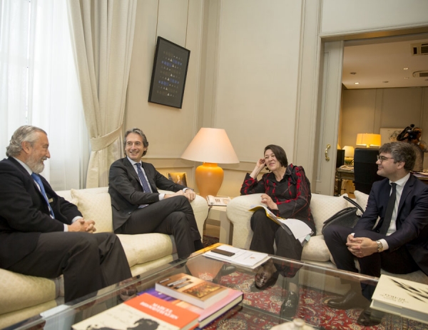 Reunión entre el ministro de Fomento, Iñigo de la Serna y la Comisaria de Transportes, Violeta Bulc