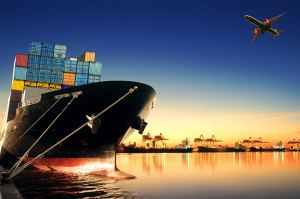 Barco con contenedores