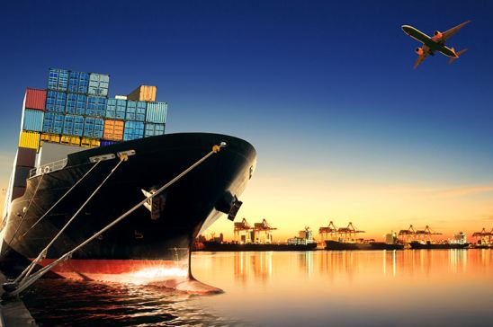 Barco con contenedores