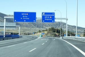 Autopista de peaje sin tráfico