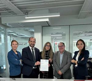 Firma del acuerdo AECOC-UCJC