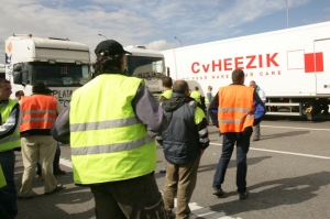 Movimiento &quot;chalecos amarillos&quot; en Francia protesta por el alza del impuesto de carburante