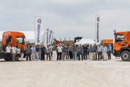 Scania impulsa su vínculo con la construcción en Osuna y Temiño